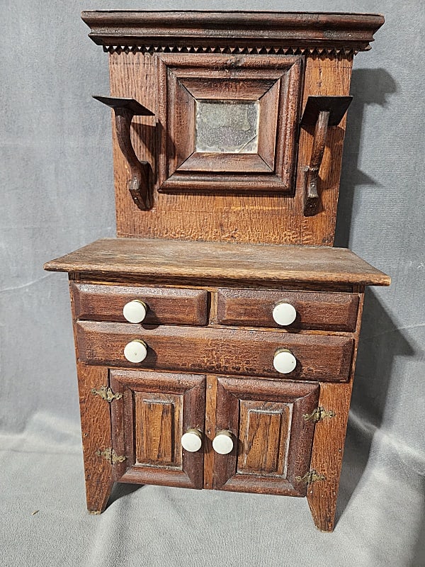 Vintage Doll Wood Bureau (1 of 9)