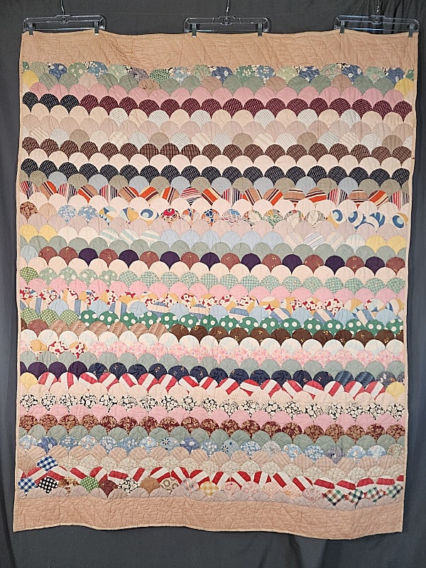 Vintage c1940 Clamshell Quilt (1 of 12)