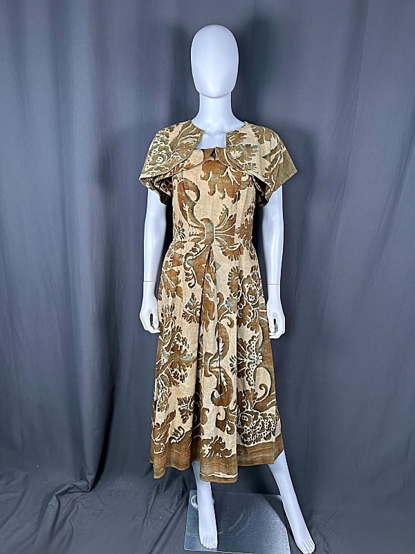 Vintage Printed Canvas Dress Set: Vintage Printed Canvas Dress Set. The lot includes a vintage c1950 one of a kind dress set featuring a sleeveless dress with a fold over accent at the bust and a fitted waist. As well a a matching bol