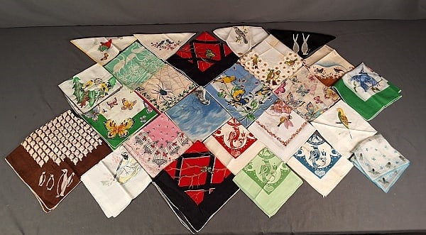 24 c1950 Bird/Insect Themed Hankies: 24 c1950 Bird/Insect Themed Hankies.The lot includes 24 vintage c1950 animal themed hankies featuring a variety of decorations such as, printing, hand printing, applique, and embroidery. They range in