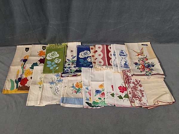 12 Pairs of Printed and Appliqued Linen Towels - Tammis Keefe (1 of 20)