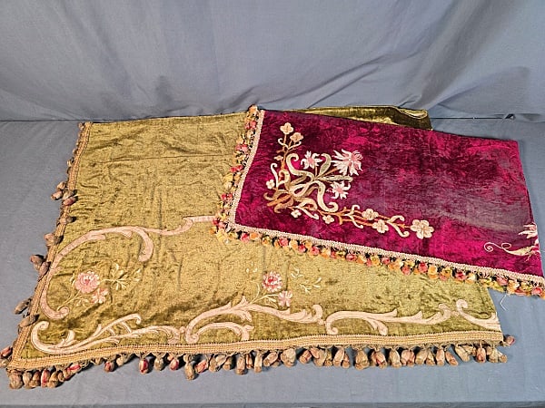 2 Vintage Velvet Valances or Pelmets (1 of 18)