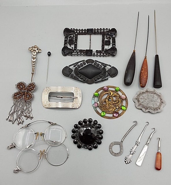 Mixed Lot of 19th Century Ladies Items (1 of 14)