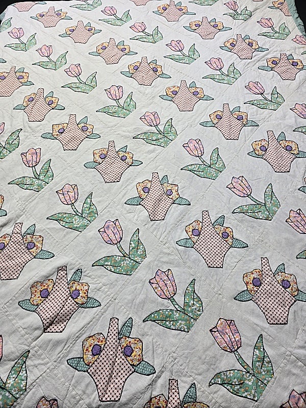 Vintage c1930 Tulip Quilt (1 of 12)