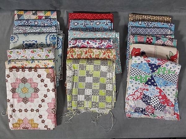 19 Vintage Feedsacks-Patterns and Cheater Prints: 19 Vintage Feedsacks-Patterns and Cheater Prints. The lot includes 19 vintage intact, complete, and full mixed pattern and cheater print feedsacks. Featuring 6 intact mixed feedsacks, 12 complete mixe