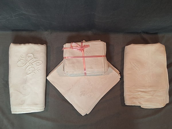 Group of H Monogrammed Damask Linens (1 of 17)