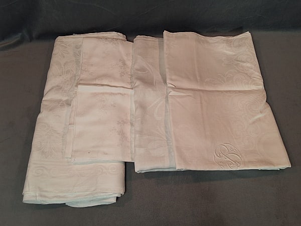 Group of 4 Antique White Damask Tablecloths (1 of 16)