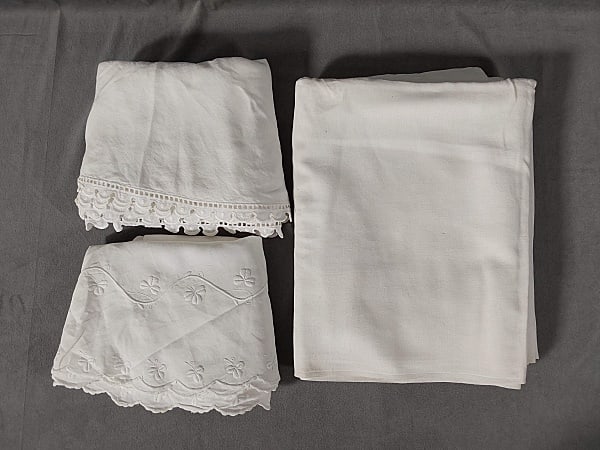 Group of 3 White Damask/Linen Tablecloths (1 of 12)