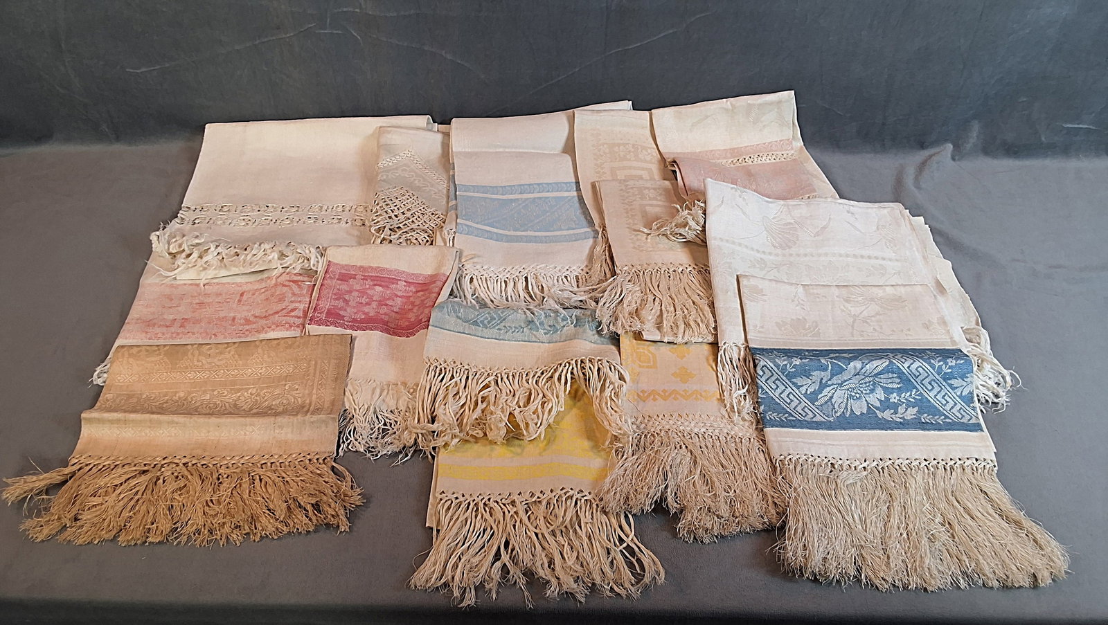 15 Vintage/Antique Damask Towels (1 of 15)