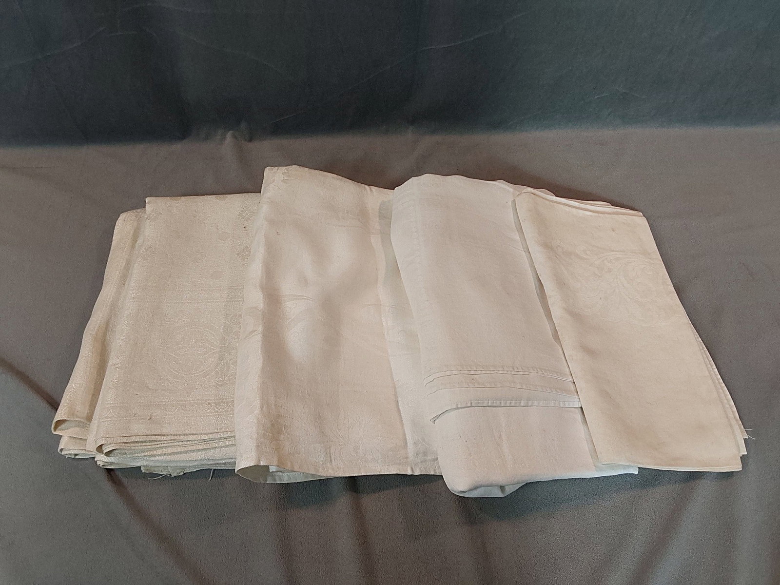 4 Linen and Cotton Damask Tablecloths (1 of 18)