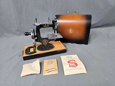 Replica Sewing K-20 Mini Toy Sewing Machine