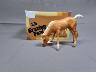 Breyer Palomino Grazing Foal #153 with Original Box