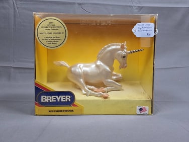 1997 Breyer Toys R Us Unicorn IV #701197