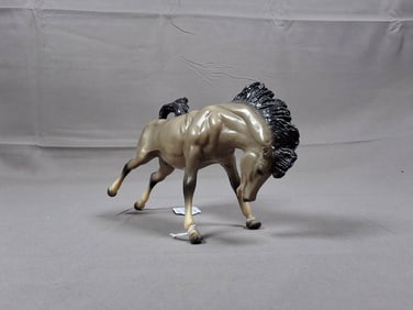 Breyer Classic Bucking Bronco Bentley Sales 1988 #414190