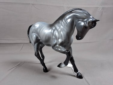 Hartland 11 inch Grulla Quarter Horse with Front Right Sock