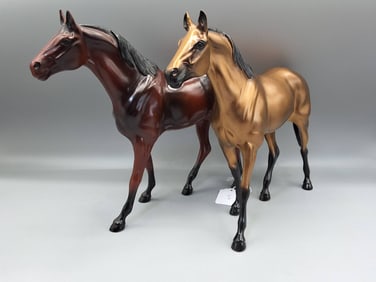 2 Hartland 8 inch Thoroughbred Mares - Bay & Gold