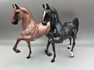2 Hartland 9 inch Saddlebred Horses - Red Roan & Black