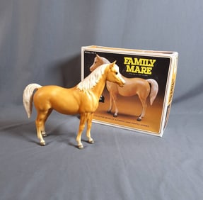 Breyer #5 Family Mare 1989 ? Palomino