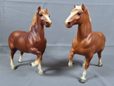 Breyer #94 Belgian 1970  -  Medium Reddish Tan Chestnut to Lighter Tan Chestnut