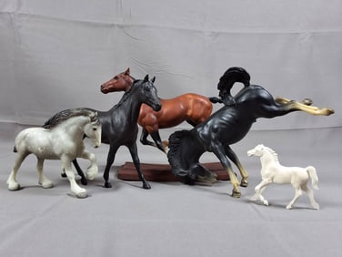 Breyer #711090, #190, #626, #606 ***MISSING WHITE HORSE***