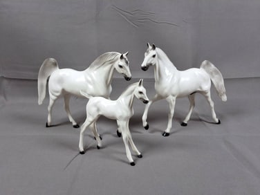 Hartland 7 inch Tennessee Walker Family - White Grey