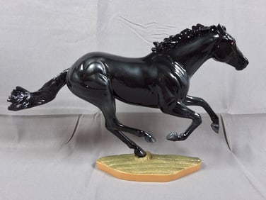 Breyer #711285 Dark Horse Surprise 2018 - Glossy Black