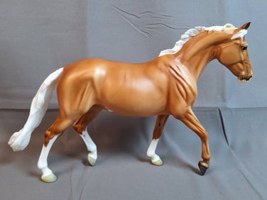 Breyer #711371 Slainte Surprise BreyerFest SR 2020 - Matte Palomino