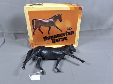 Breyer #58 Hanoverian 1980-1984 - Matte and Semigloss Dark to Medium Bay
