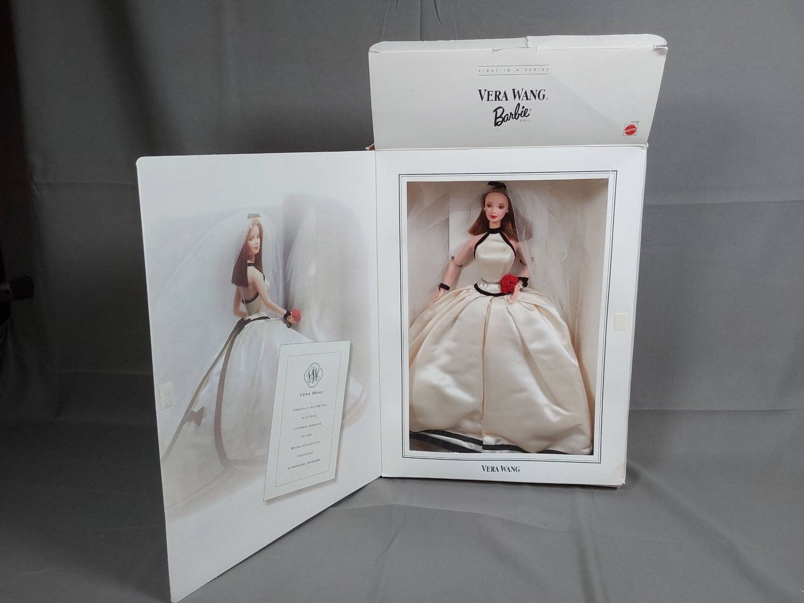 Vera Wang Barbie 1997 Model 28318 (1 of 12)