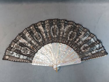 Antique Chantilly Lace Folding Fan - Mother Of Pearl Guards