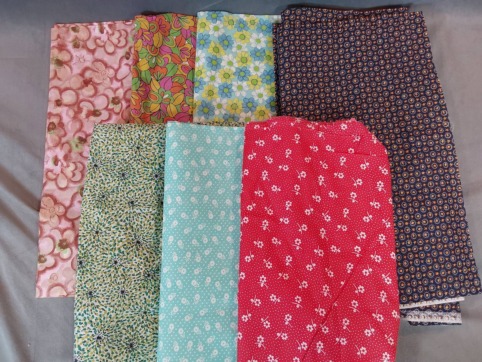 Vintage Cotton Fabric - Florals: Vintage cotton fabric lot containing seven pieces with a total weight of 2.05 lbs. Each piece features a primarily floral design with various details, sizes, and colors. Measurements range up to 4 yar