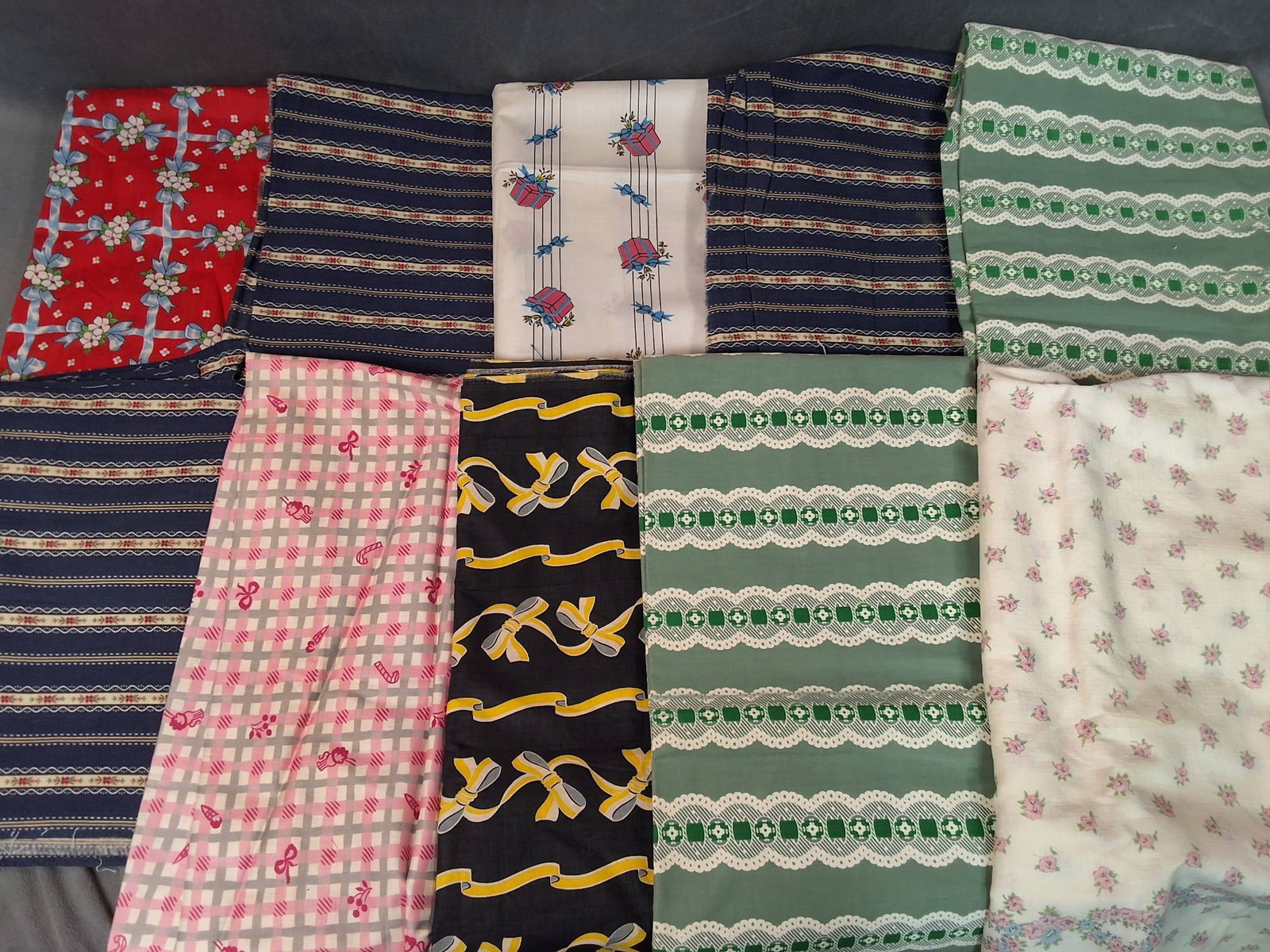 Vintage Cotton Fabric - Florals with Bows: Vintage cotton fabric lot weighing 5.07lbs and including eight pieces with various measurements: 35" by 153", 34" by 85", 36" by 160", 27" by 63", 27" by 62", 11" by 63", 36" by 46", 37" by 108", 36" 