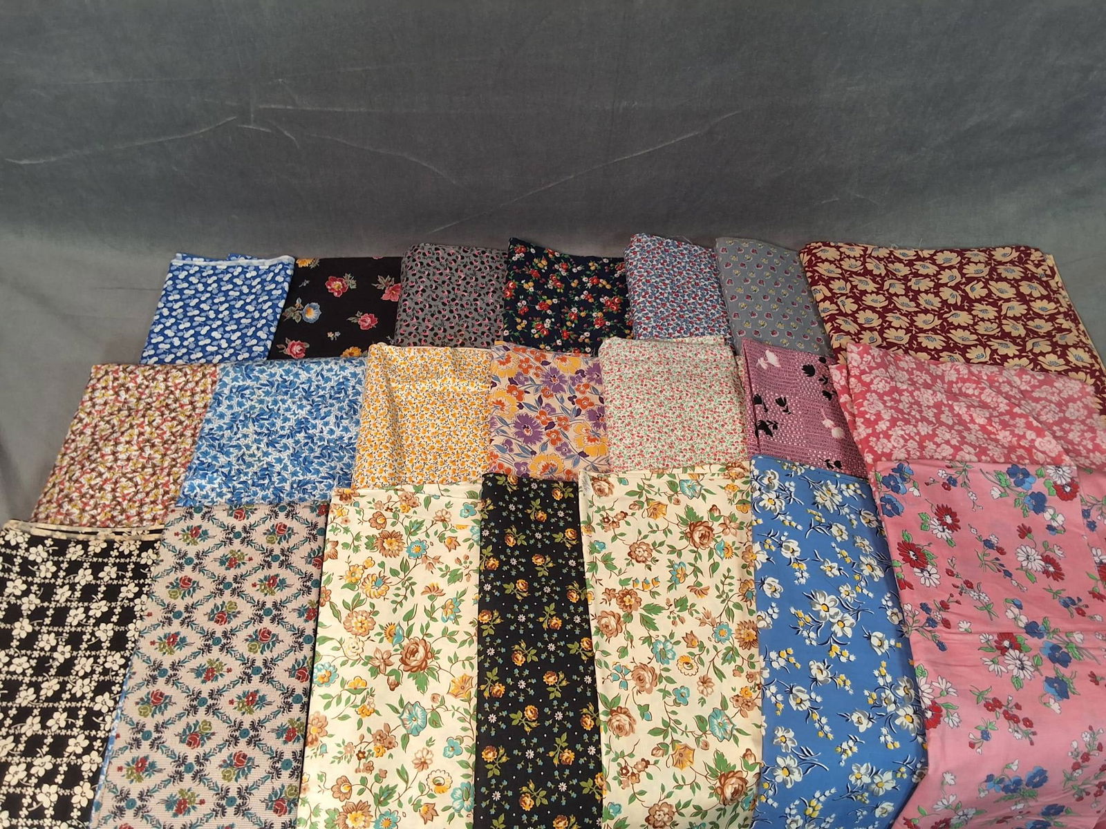 Vintage Cotton Fabric  -  Florals 10 lbs (1 of 12)