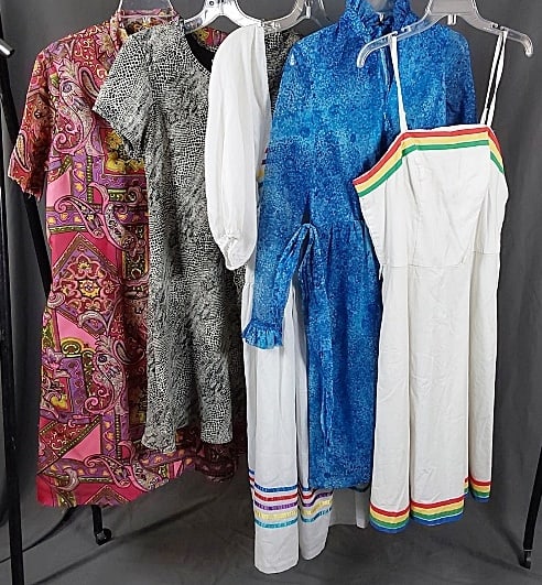 5 Vintage 1960-70s Summer Dresses - Jeffrey and Dara: Five Vintage 1960-70s Summer Dresses. The lot consists of five vintage 1960-70s summer dresses. Featured are five vintage 1960-70s summer dresses in an array of vibrant prints and lengths. By Jeffrey 