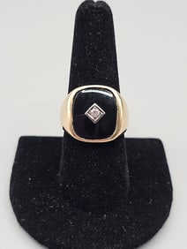 Vintage Mens 10K gold and Onyx Ring