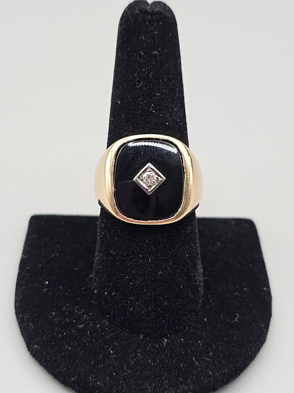 Vintage Mens 10K gold and Onyx Ring (1 of 6)
