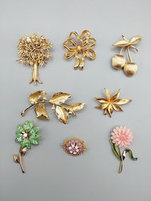8 Vintage Mid Century Gold Tone Brooches