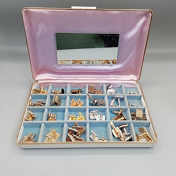 Mid Century Mens Cufflinks,Tie Bars, and More: Mid Century Mens Cufflinks,Tie Bars, and More. The lot includes a mix of mid century mens cufflinks and more in a variety of period styles. Featuring 13 gold tone pairs cufflinks, 5 silver tone pairs 