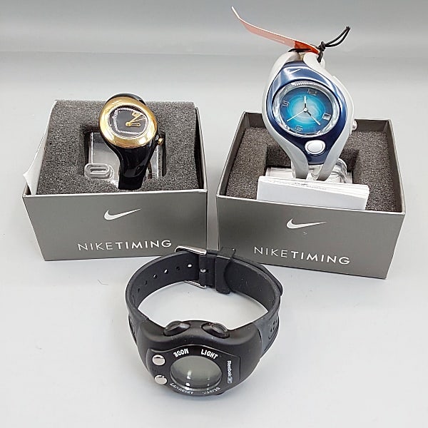 Group of 3 Modern Sports Watches: Group of 3 Modern Sports Watches. The lot includes a mix of 3 modern sports watches. Featuring a unisex Nike Triax Swift Analog Penn State watch with a gray rubber strap, blue bezel, and a blue ombre 