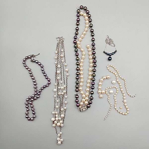 4 Vintage Pearl Bead Necklaces (1 of 6)