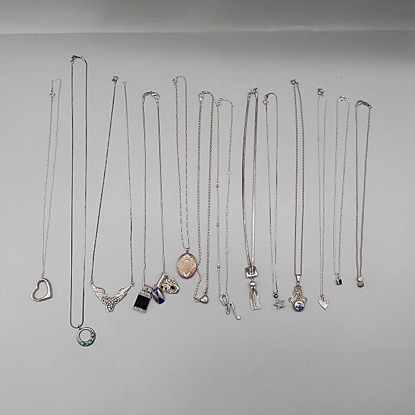 13 Sterling Necklaces and Pendants (1 of 15)