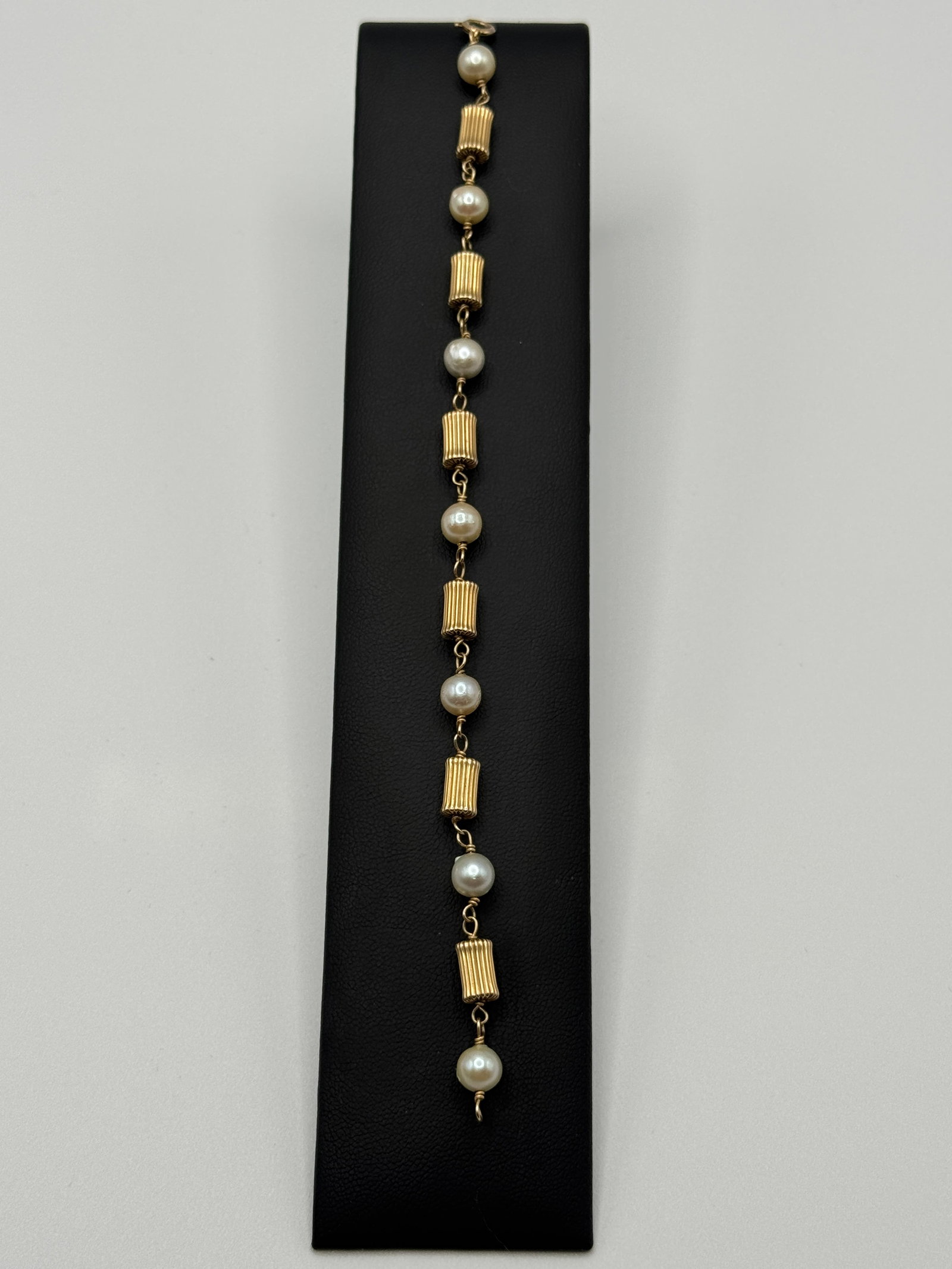 14K Bracelet with Pearls: A marked 14K yellow gold 6" bracelet with pearls and tested 14K yellow gold cylindrical beads (Weight with pearls 5.9g)If you have any doubt, please ask questions! We will provide extra pictures, or c