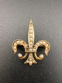 14K Fleur-de-lis Brooch With Pearls