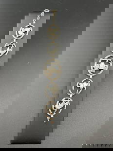 Richard E Bishop Sterling Bracelet: A sterling silver bracelet with duck designs created by Richard E. Bishop. Signed by Bishop with sterling mark. Measures 7&rdquo; long. Weighs 15.79 grams.If you have any doubt, please ask questions!