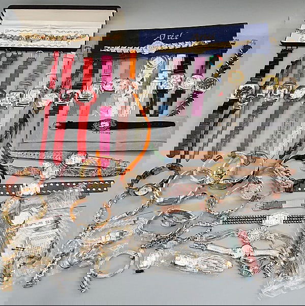 47 Quartz Driven Watches: An assortment of 47 quartz driven fashion watches to include Vienna, Gossip, Timex, Joan Rivers and more. None of the watches have been tested.If you have any doubt, please ask questions! We will prov