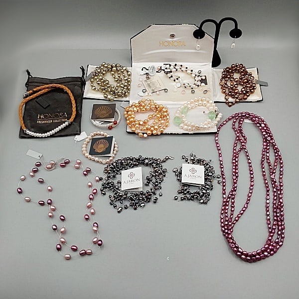 16 Freshwater & Cultured Pearl Jewelry (1 of 15)