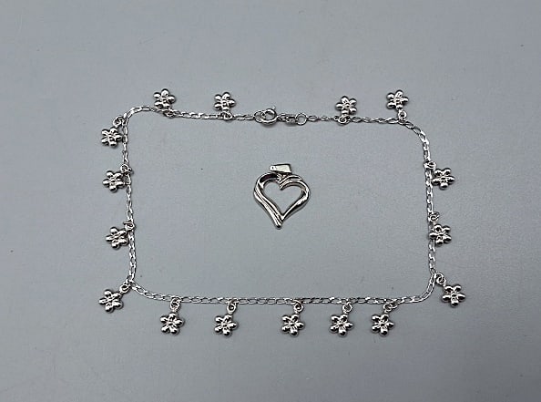 Platinum Heart Pendant and 14K Bracelet: A Platinum heart pendant stamped 950PT (1g) and a 9" 14K white gold floral bracelet (3.4g)If you have any doubt, please ask questions! We will provide extra pictures, or can schedule an in person or v