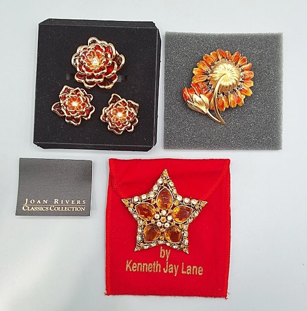 Joan Rivers and Kenneth J Lane Pins (1 of 7)