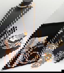 Joan Rivers Faux Pearl Jewelry: This lot has two as-is pieces. Lot to include a Joan Rivers 3 piece set with a 28" elastic faux pink pearl and bead necklace with a matching bracelet and pair of clip on earrings (Comes in felt box th