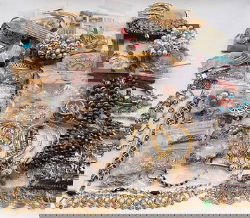 Costume Jewelry Lot: An assorted variety of costume jewelry to include necklaces, bracelets and earrings in an assortment of styles and tones. If you have any doubt, please ask questions! We will provide extra pictures, o
